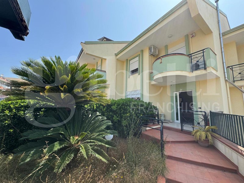 Villetta a schiera in Vendita a Pignataro Maggiore, 179'000€, 210 m²