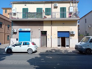 Negozio in Affitto a Aprilia, 450€, 26 m²