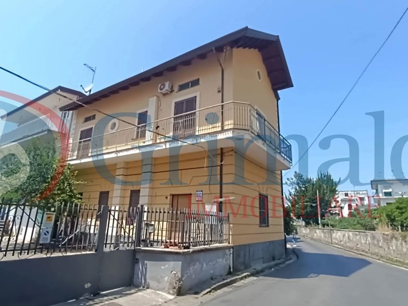 Casa Indipendente in Affitto a Marigliano, 1'500€, 330 m²