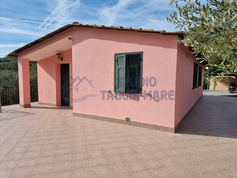 Casa Indipendente in Vendita a Imperia, 279'000€, 100 m²