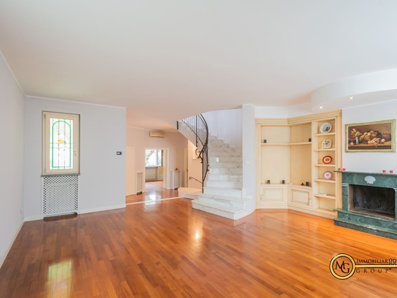 Villa in Vendita a Vignate, 615'000€, 320 m²