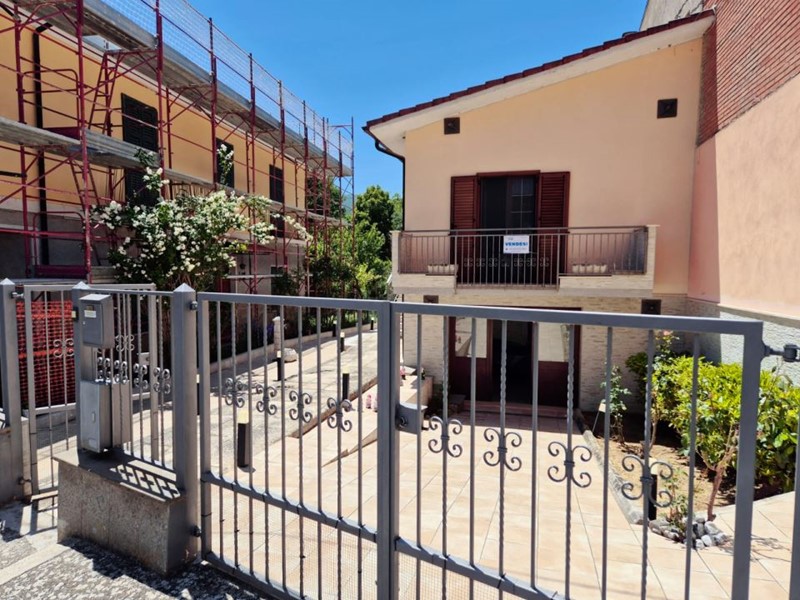 Villetta a schiera in Vendita a Castel di Ieri, 83'000&euro;, 88 m²