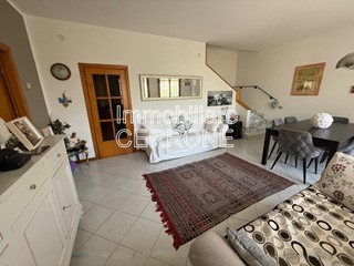 Casa Indipendente in Vendita a Cecina, zona Cecina Marina, 330'000€, 135 m², con Box