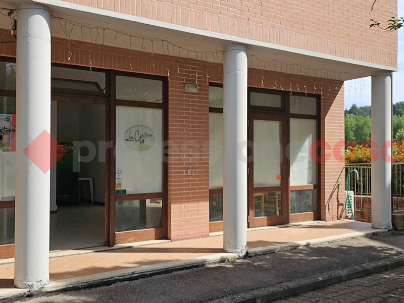 Negozio in Vendita a Castelnuovo Berardenga, 129'000€, 75 m²