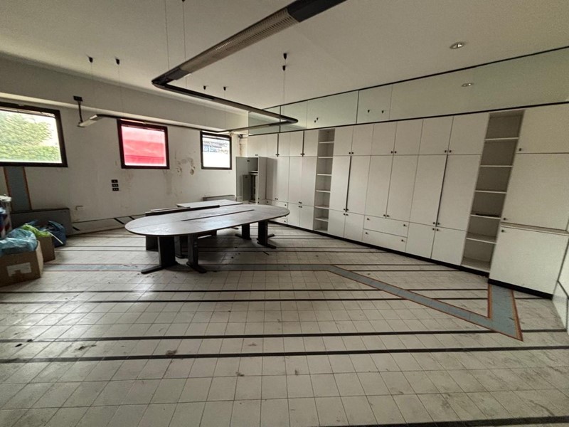 Capannone in Vendita a Empoli, 230'000€, 540 m²