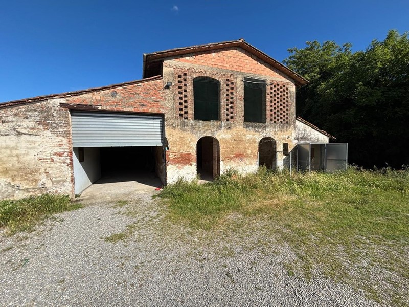 Casale in Vendita a San Miniato, zona Roffia, 80'000€, 170 m², con Box