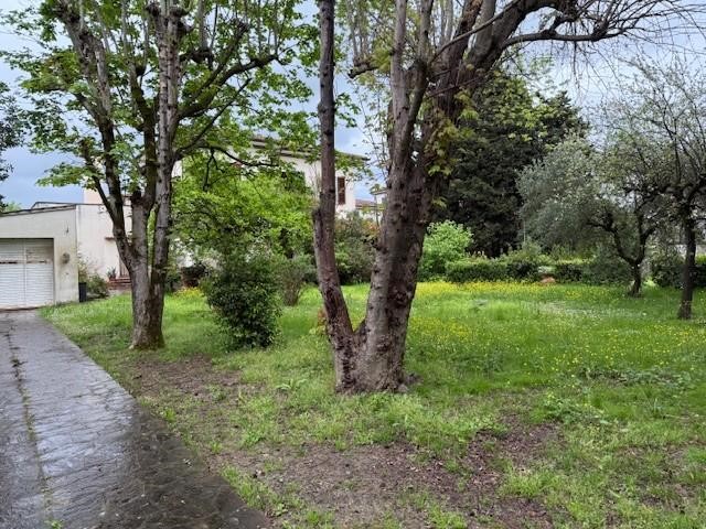 Villa in Vendita a Castelfranco di Sotto, 450'000€, 300 m², con Box