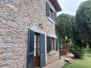 Casa Semi Indipendente in Vendita a Pescaglia, zona Piegaio, 245'000€, 110 m², arredato