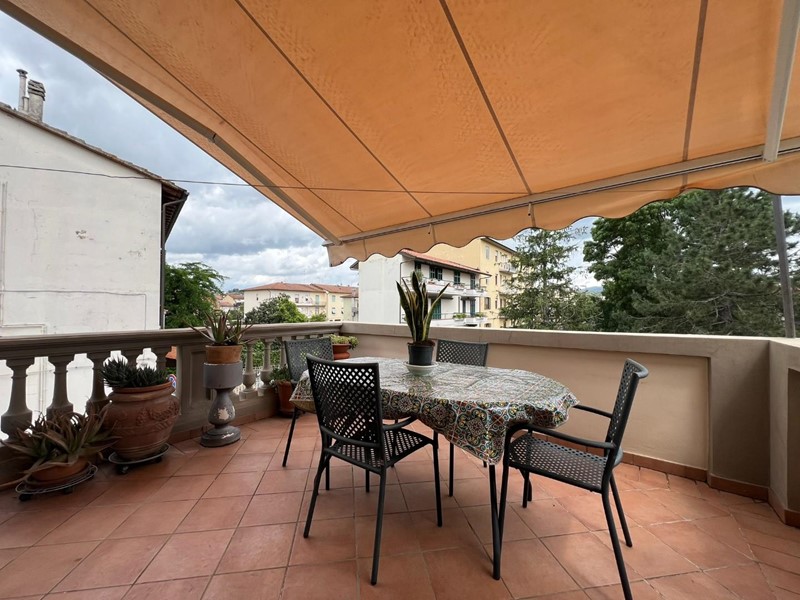 Casa Semi Indipendente in Vendita a Vinci, zona Sovigliana, 300'000€, 180 m², con Box