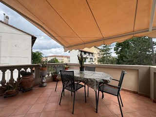 Casa Semi Indipendente in Vendita a Vinci, zona Sovigliana, 300'000€, 180 m², con Box