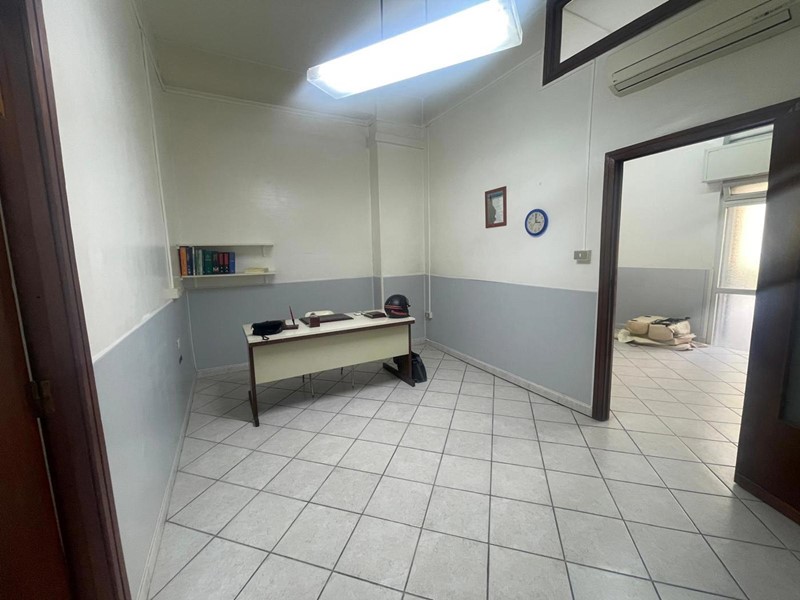 Negozio in Affitto a Casoria, 500€, 40 m²