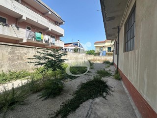 Negozio in Affitto a Pace del Mela, 1'600€, 340 m²