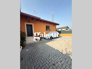 Casa Indipendente in Vendita a Roma, 410'000€, 144 m²