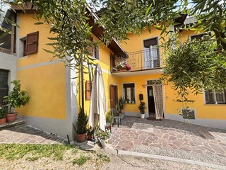 Casa Indipendente in Vendita a Santa Giuletta, 135'000€, 200 m²