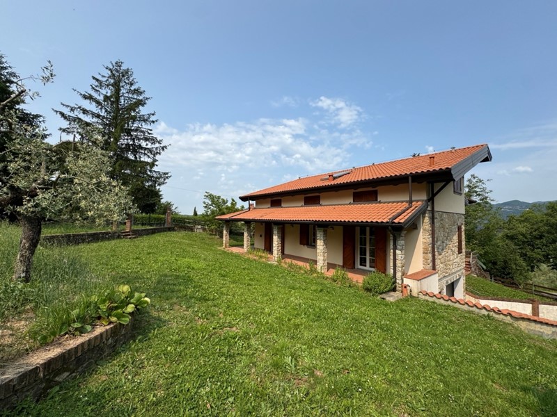 Casa Indipendente in Vendita a Vaiano, 1'190'000€, 470 m², con Box