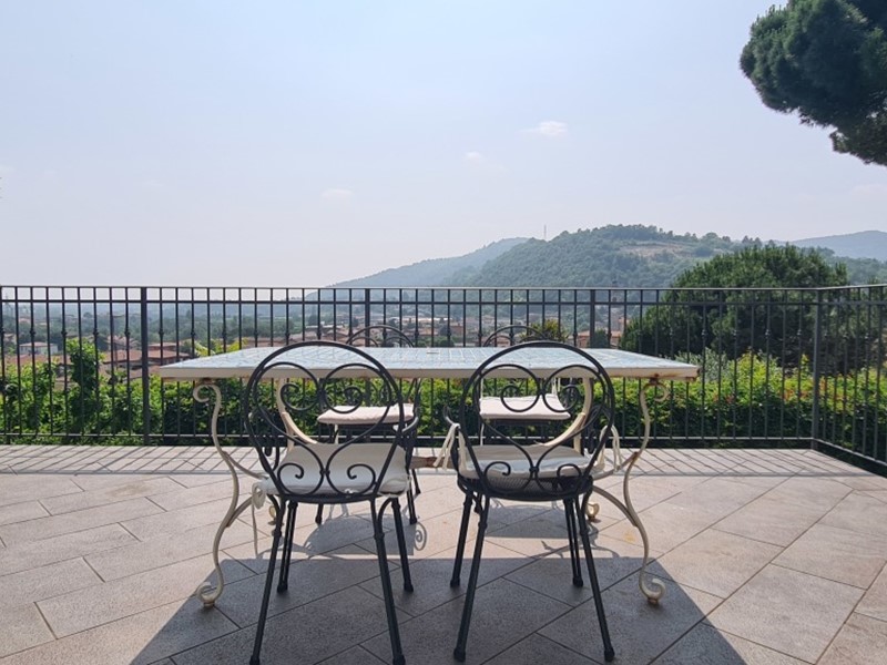 Casa Indipendente in Vendita a Credaro, 830'000€, 390 m², con Box