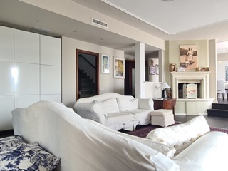 Casa Indipendente in Vendita a Credaro, 830'000€, 390 m², con Box