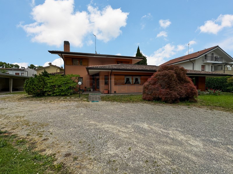 Casa Indipendente in Vendita a Cervignano del Friuli, 530'000€, 619 m², arredato, con Box