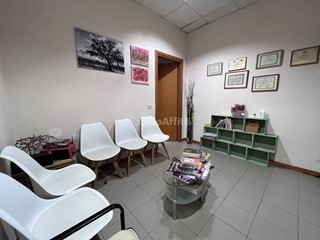 Ufficio in Affitto a Siena, zona Montalbuccio, 600€, 55 m²