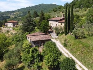 Casale in Vendita a Londa, 350'000€, 310 m², con Box