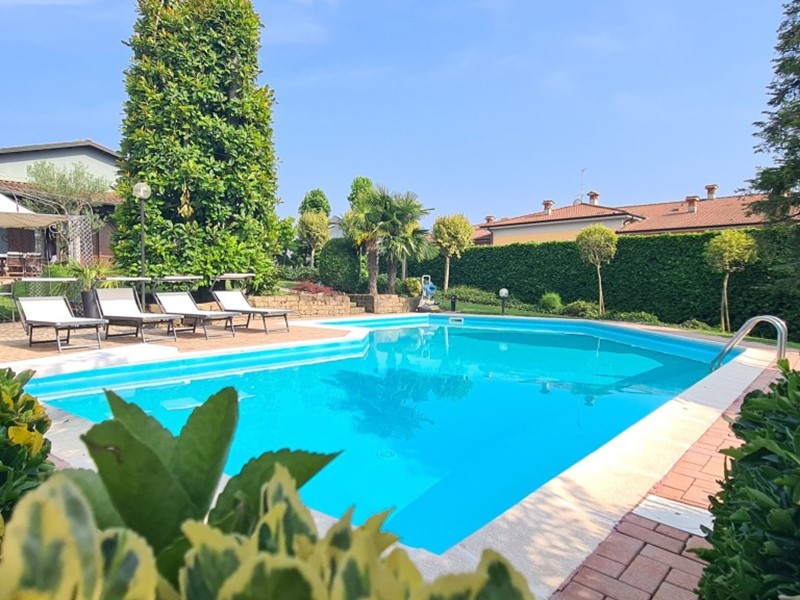 Casa Indipendente in Vendita a Comezzano Cizzago, 670'000€, 700 m², con Box