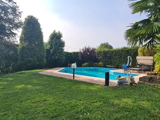 Casa Indipendente in Vendita a Comezzano Cizzago, 670'000€, 700 m², con Box