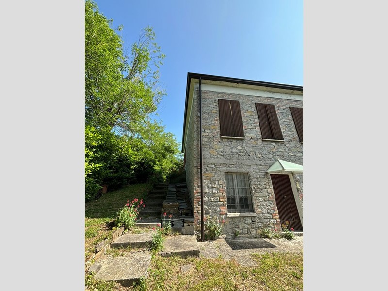 Casa Indipendente in Vendita a Terenzo, zona Corniana, 95'000&euro;, 300 m²