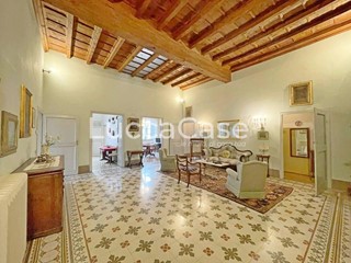 Appartamento in Vendita a Lucca, 800'000€, 230 m²