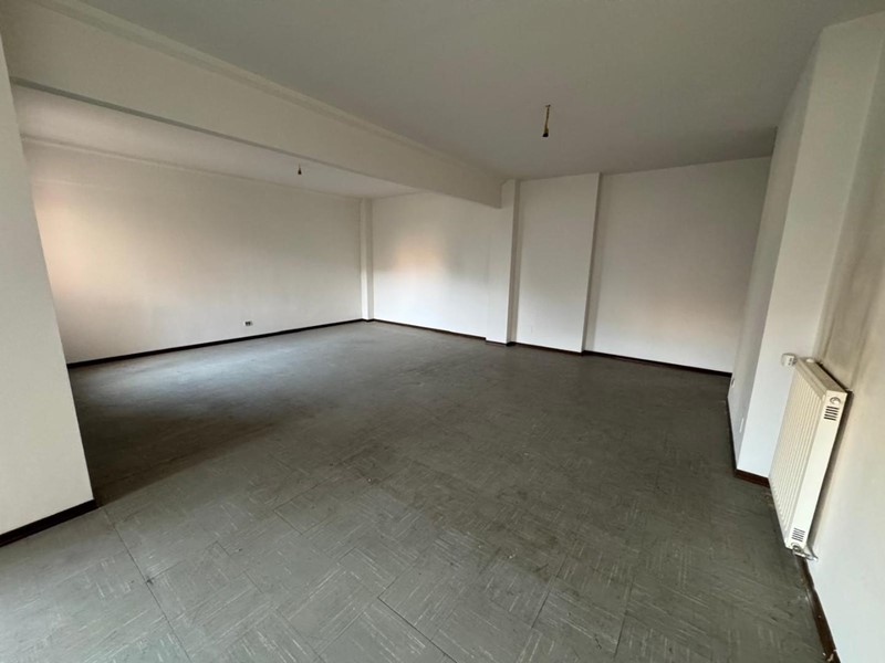 Ufficio in Affitto a Pontedera, 550€, 65 m²