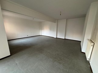 Ufficio in Affitto a Pontedera, 550€, 65 m²