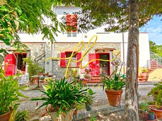 Casale in Vendita a San Vincenzo, 600'000€, 252 m², con Box