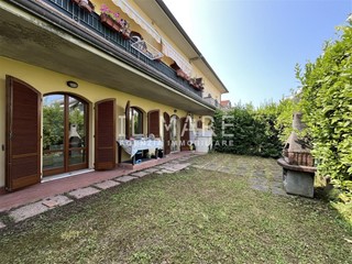 Appartamento in Vendita a Massa, zona Marina di Massa, 275'000&euro;, 95 m², arredato