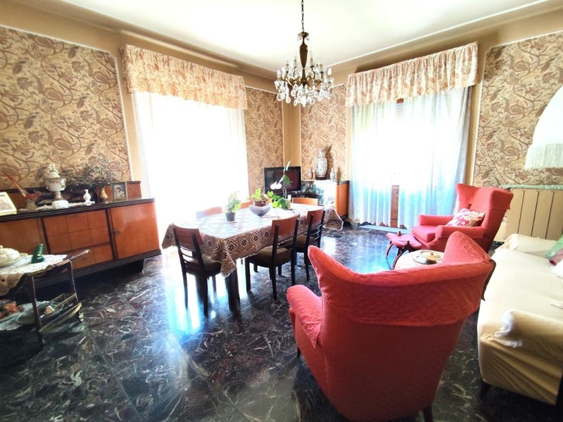 Appartamento in Vendita a Massa, 225'000€, 165 m²