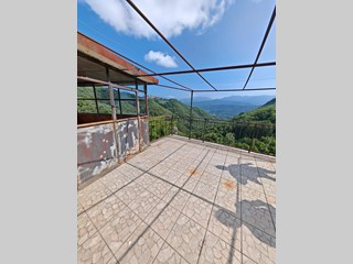 Casa Semi Indipendente in Vendita a Fivizzano, zona Tenerano, 20'000€, 243 m²