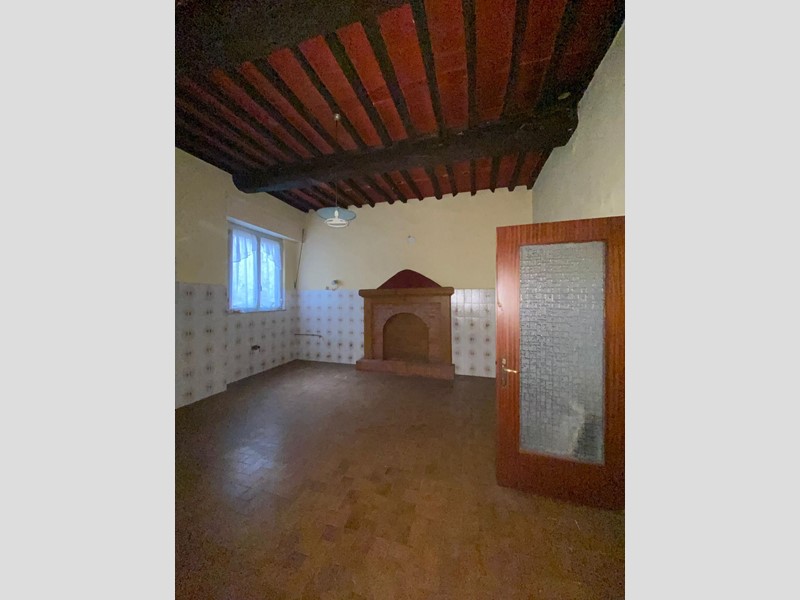 Bilocale in Vendita a Bagni di Lucca, zona Scesta, 50'000€, 150 m², con Box