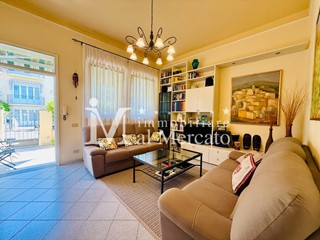 Casa Indipendente in Vendita a Viareggio, 520'000€, 180 m², arredato