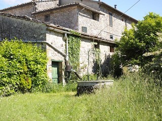 Casa di corte in Vendita a Monteriggioni, 80'000€, 215 m²