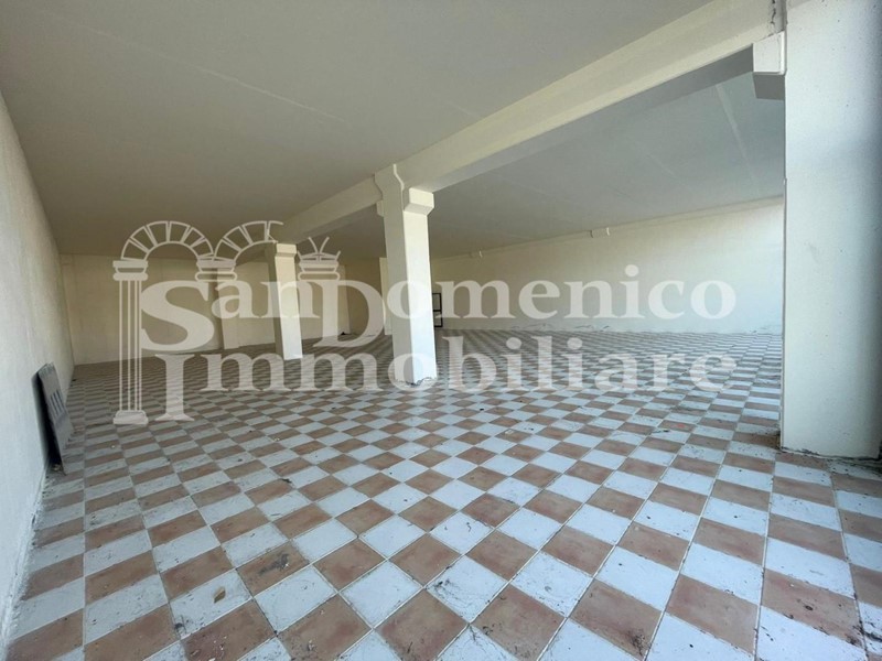 Capannone in Vendita a Casciana Terme Lari, zona La Capannina di Cevoli, 175'000€, 290 m²