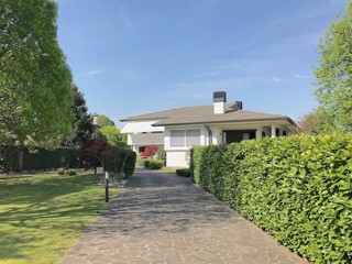 Casa Indipendente in Vendita a Salgareda, 352 m², arredato