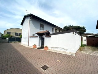 Casa Indipendente in Vendita a Garlasco, 195'000€, 126 m²