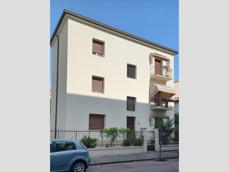 Appartamento in Affitto a Verona, 460€, 100 m², arredato