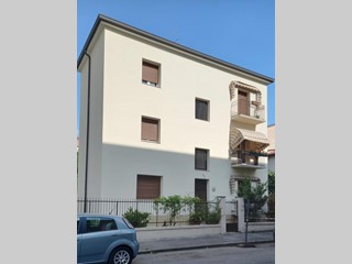 Appartamento in Affitto a Verona, 460€, 100 m², arredato