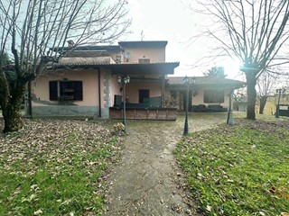 Villa in Vendita a Volpara, 280'000€, 300 m², arredato