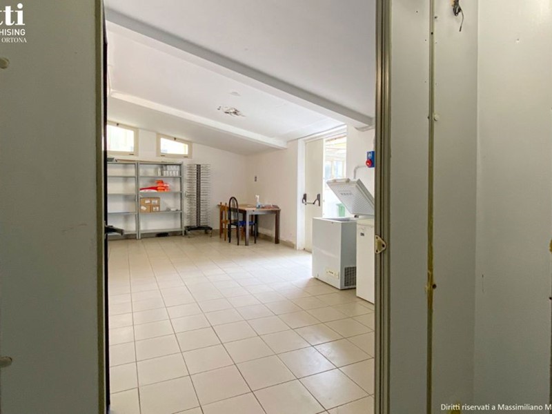 Attività commerciale in Vendita a Atessa, 430'000€, 1300 m²