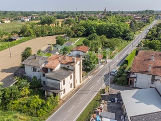 Villa bifamiliare in Vendita a Gruaro, 35'000€, 60 m²