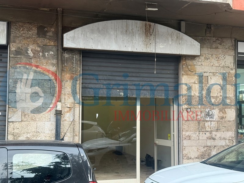 Negozio in Affitto a Messina, 600€, 60 m²