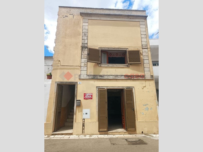 Casa Indipendente in Vendita a Uggiano la Chiesa, 90'000€, 162 m²