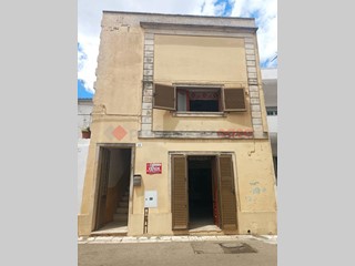 Casa Indipendente in Vendita a Uggiano la Chiesa, 90'000€, 162 m²