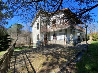 Villa in Vendita a Castiglione dei Pepoli, 135'000€, 272 m²