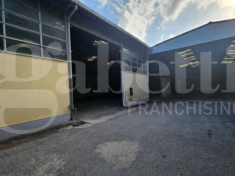 Capannone in Vendita a Bagheria, 1280 m²